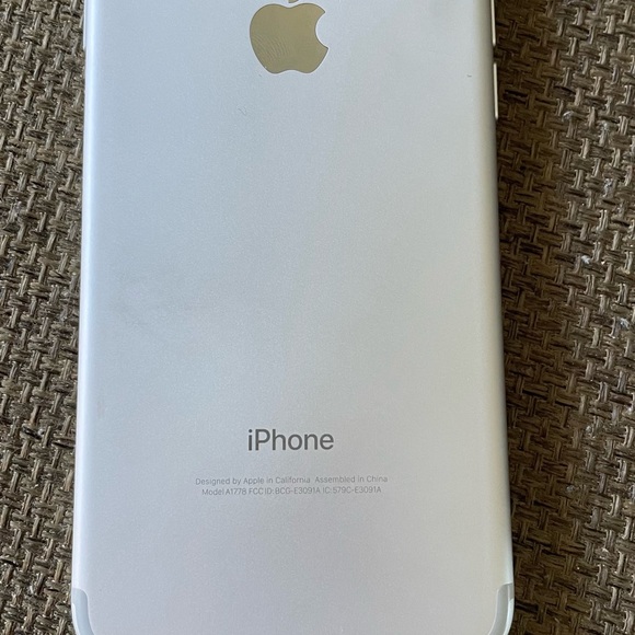 iPhone 7 in perfect working condition. Unlocked can be used with other carriers. - Picture 2 of 4